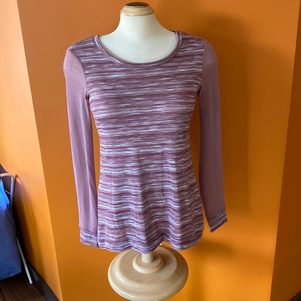Simply Vera by Vera Wang dusty rose tunic type sweater in size extra small.